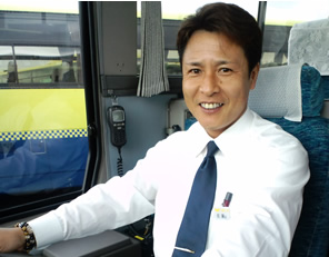 バス乗務員：佐藤　克也